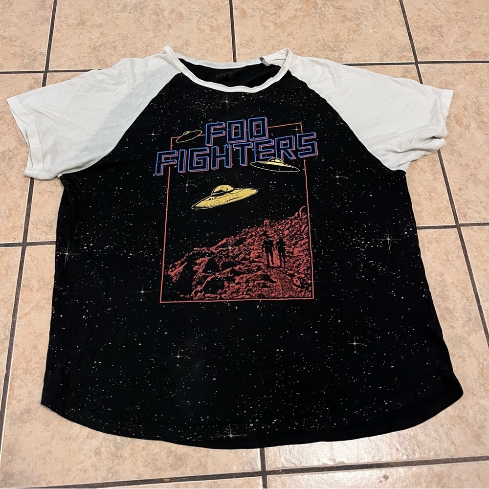 Rare 2016 UNIQLO UT X Foo Fighters Short Sleeve Loose T-Shirt Size L Music Icons